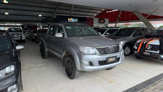 TOYOTA HILUX 2.7 SRV 4X4 CD 16V FLEX 4P AUTOMÁTICO TOYOTA HILUX 2.7 SRV 4X4 CD 16V FLEX 4P AUTOMÁTICO
